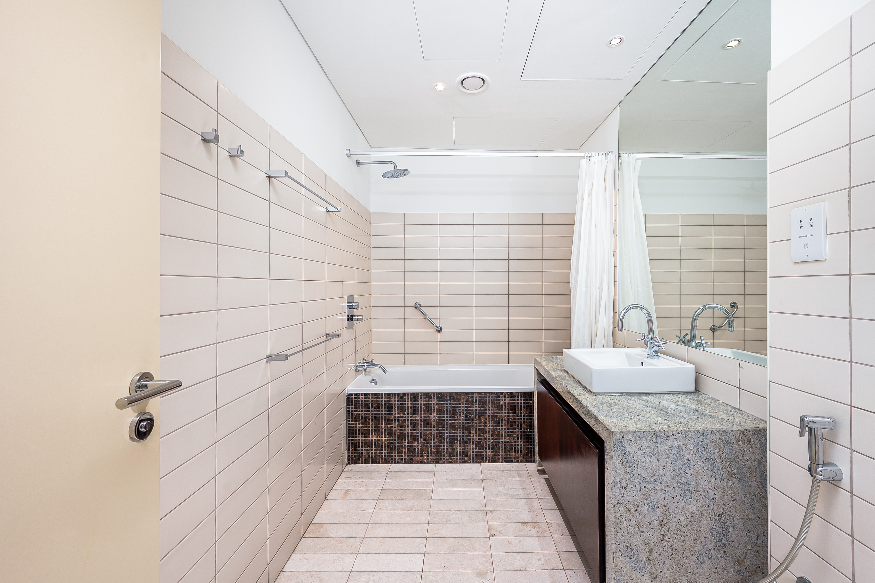 2 Bedrooms Apartment in Park Place Tower