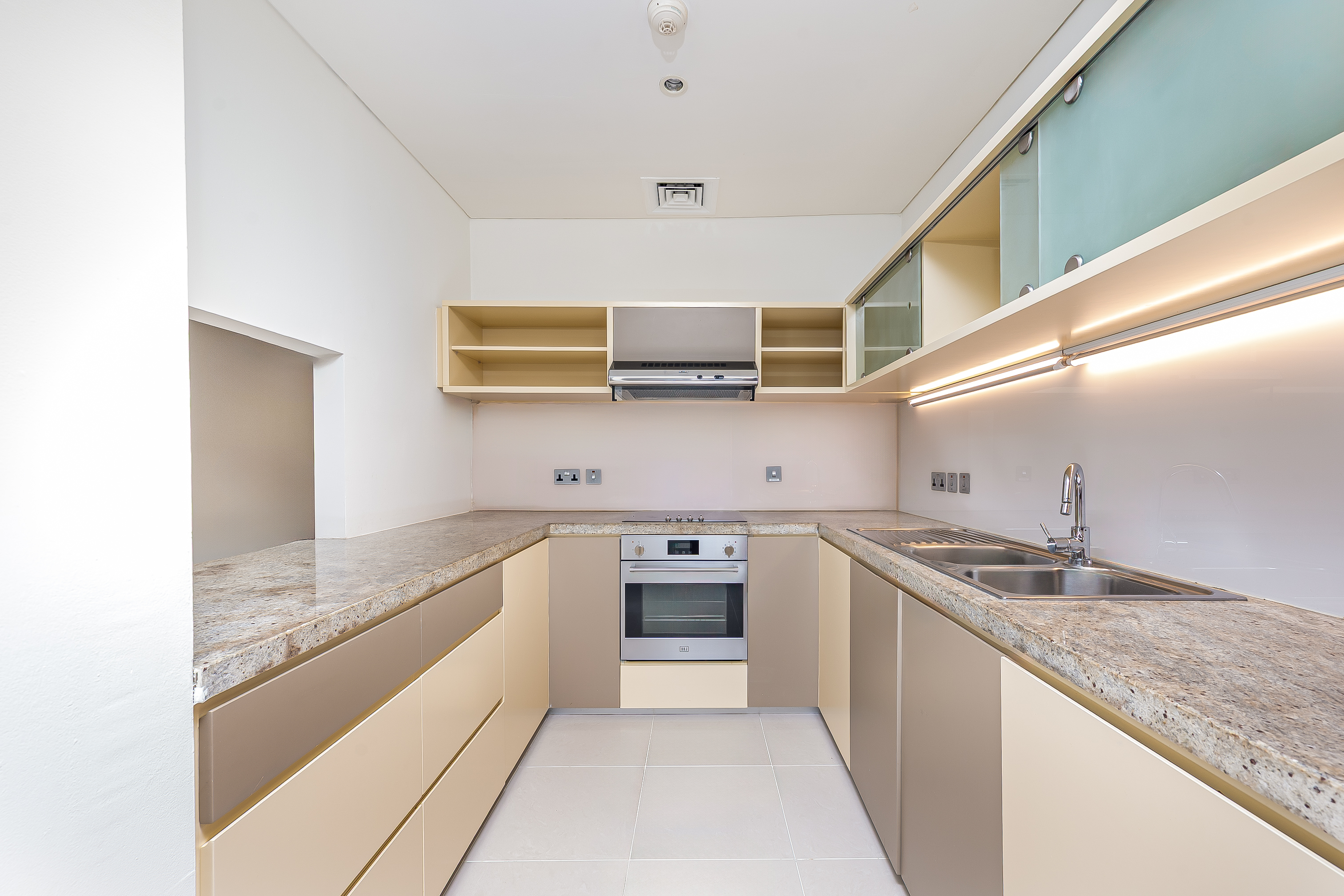 2 Bedrooms Apartment in Park Place Tower