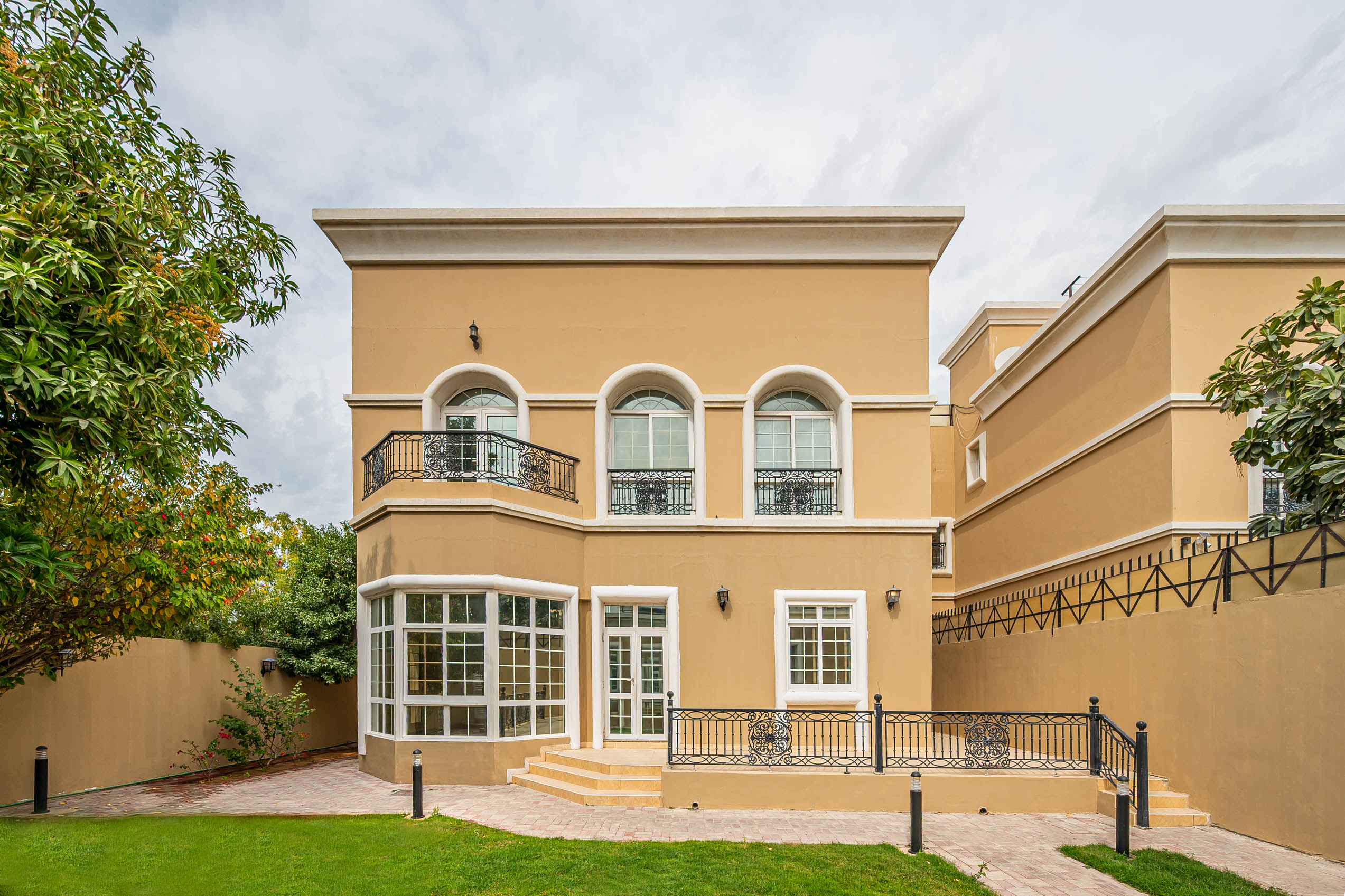 5 Bedrooms Villa in Al Barsha 3 Villas