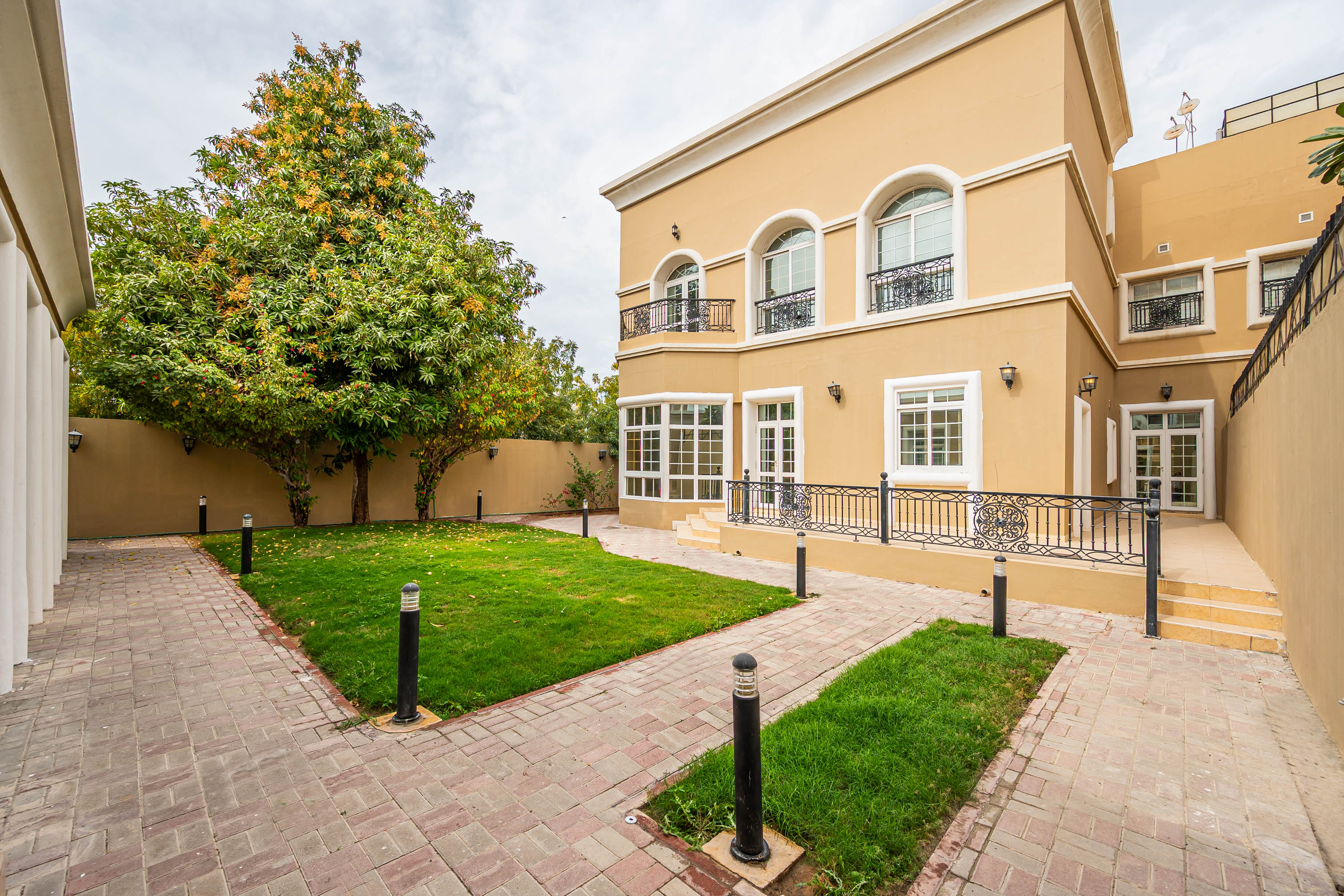 5 Bedrooms Villa in Al Barsha 3 Villas