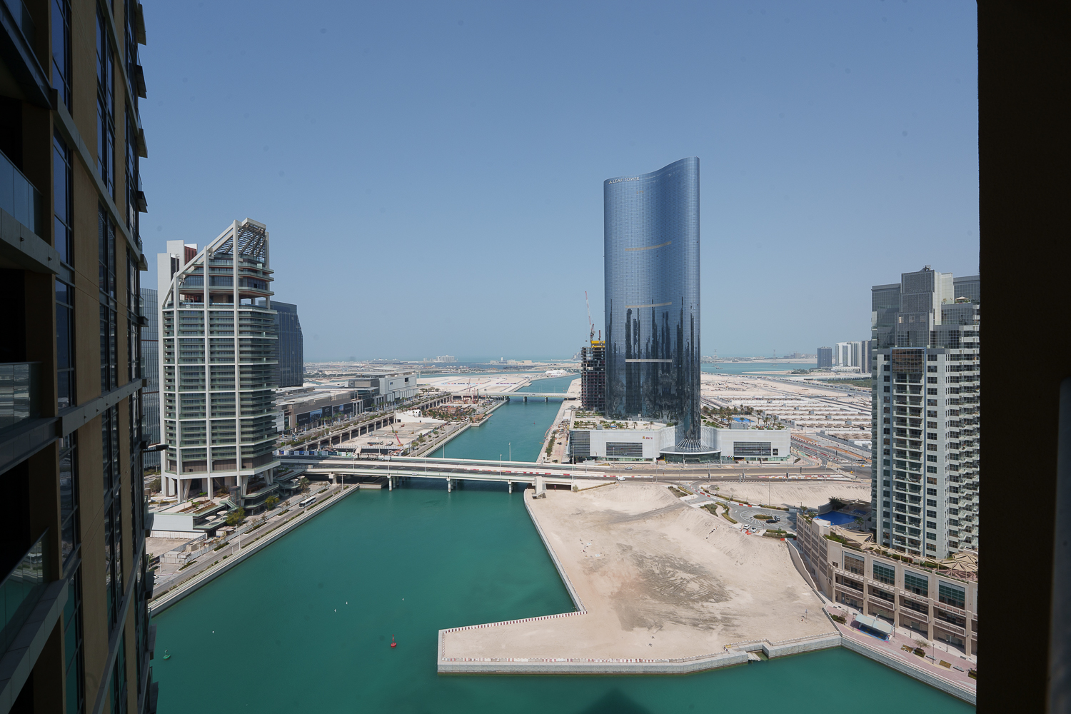 2 Bedrooms Apartment in Canal Residence