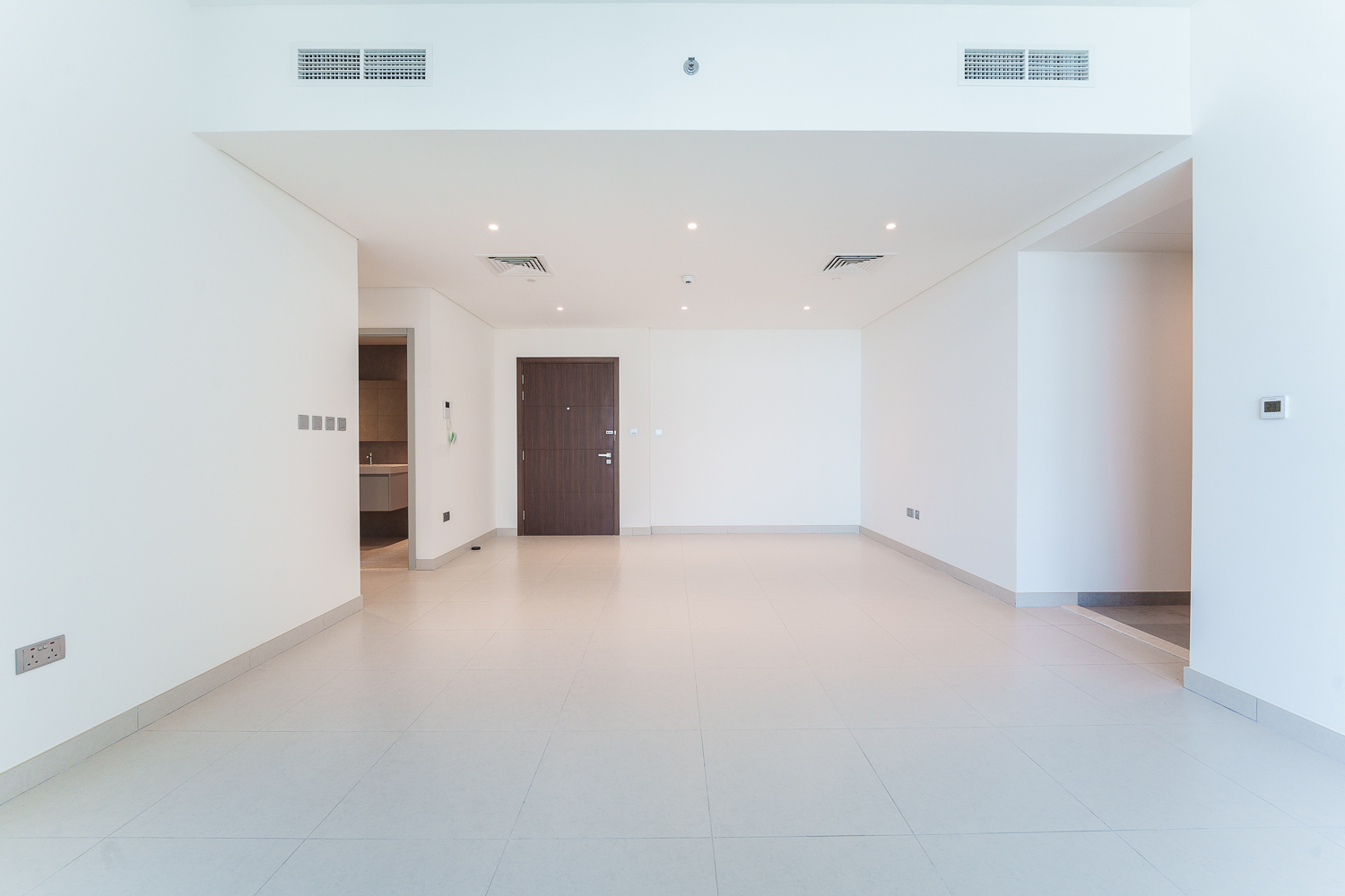 2 Bedrooms Apartment in Canal Residence