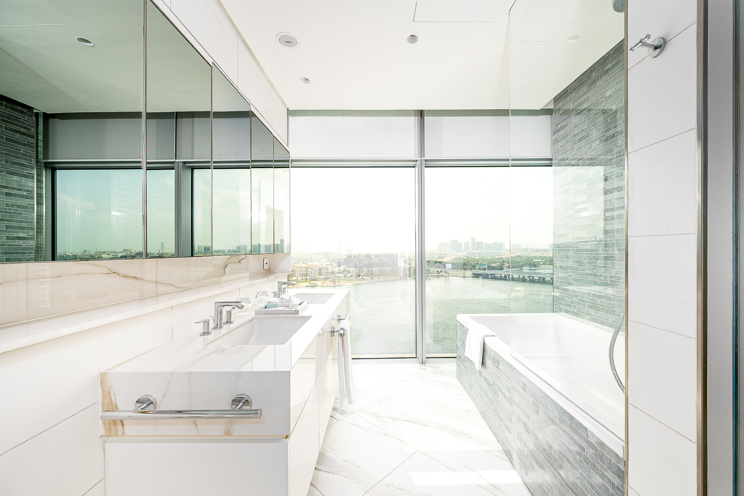 3 Bedrooms Hotel Apartment in Marriott Marquis Dubai