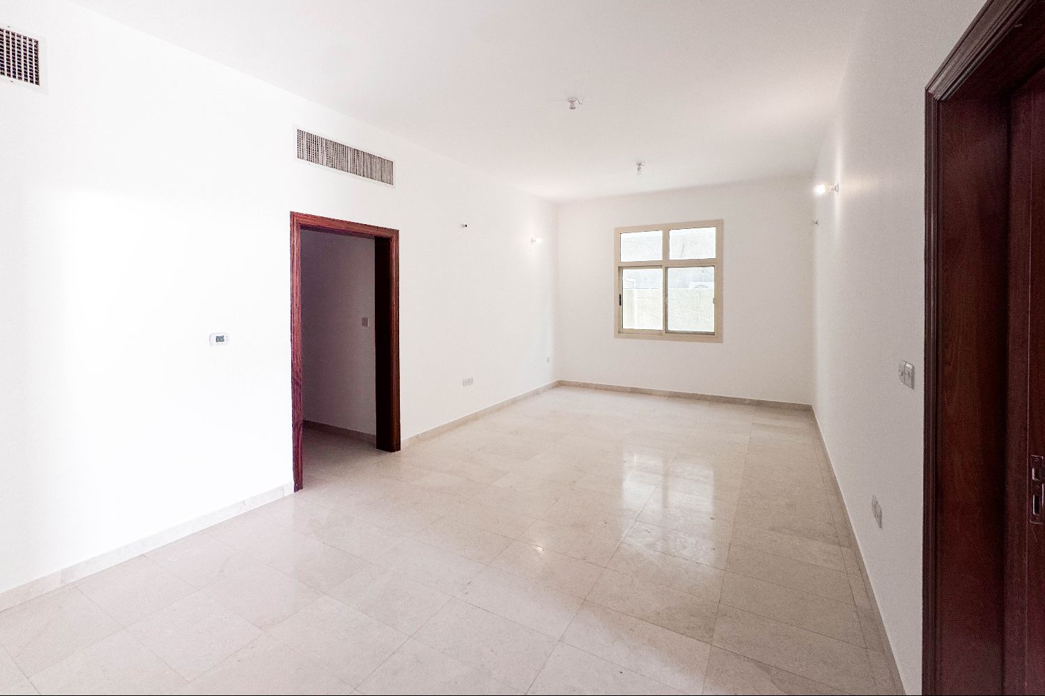 7 Bedrooms Villa in Hadbat Al Zafranah