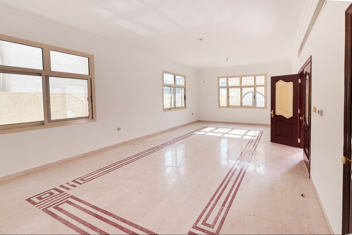 7 Bedrooms Villa in Hadbat Al Zafranah