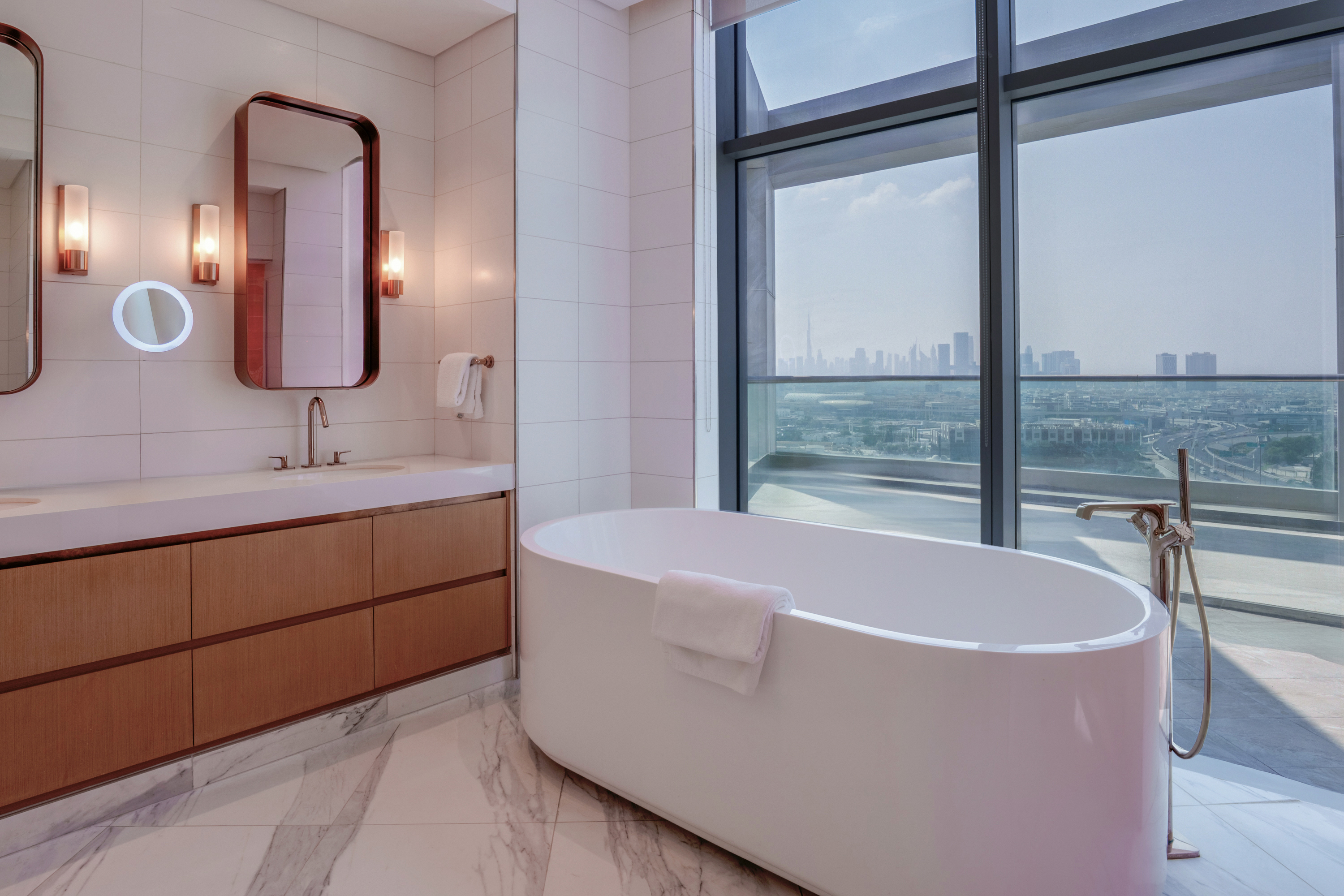 3 Bedrooms Hotel Apartment in Hilton Dubai Creek Hotel & Residences