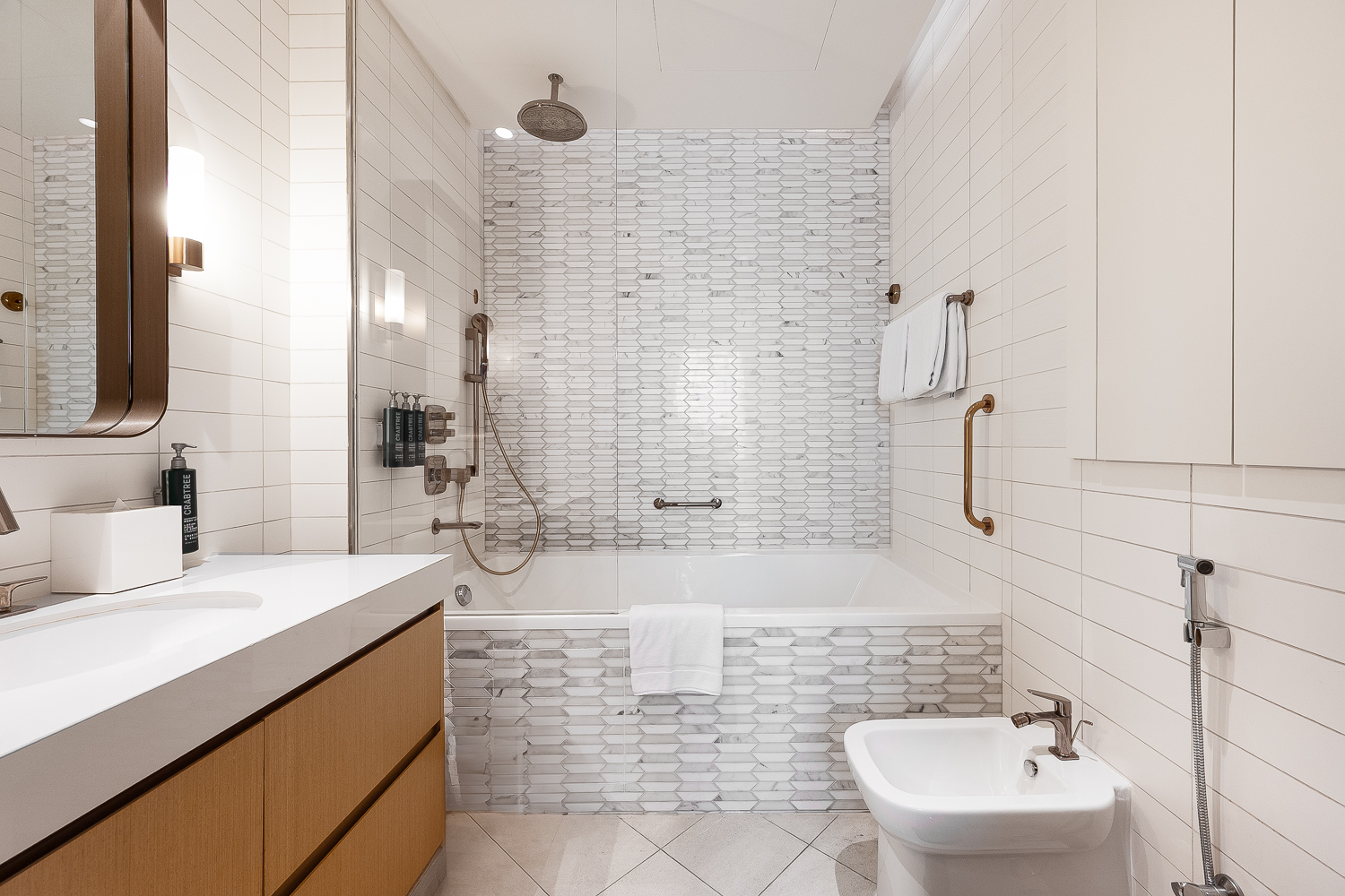 2 Bedrooms Hotel Apartment in Hilton Dubai Creek Hotel & Residences