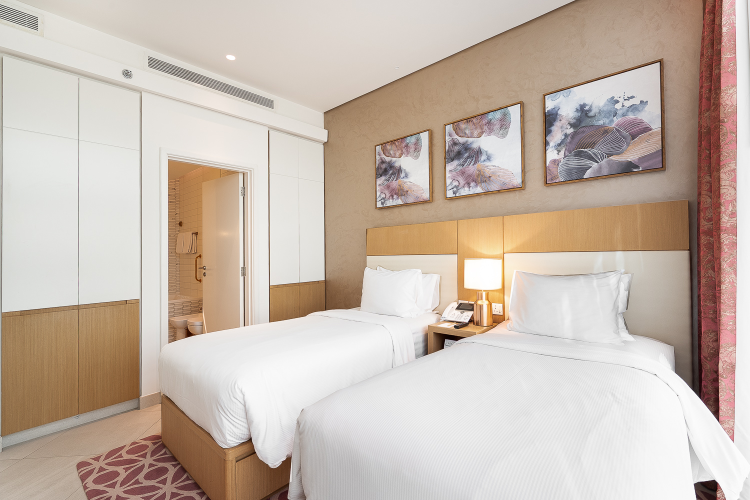 2 Bedrooms Hotel Apartment in Hilton Dubai Creek Hotel & Residences