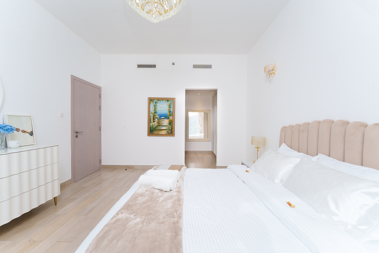 2 Bedrooms Apartment in Waters Edge