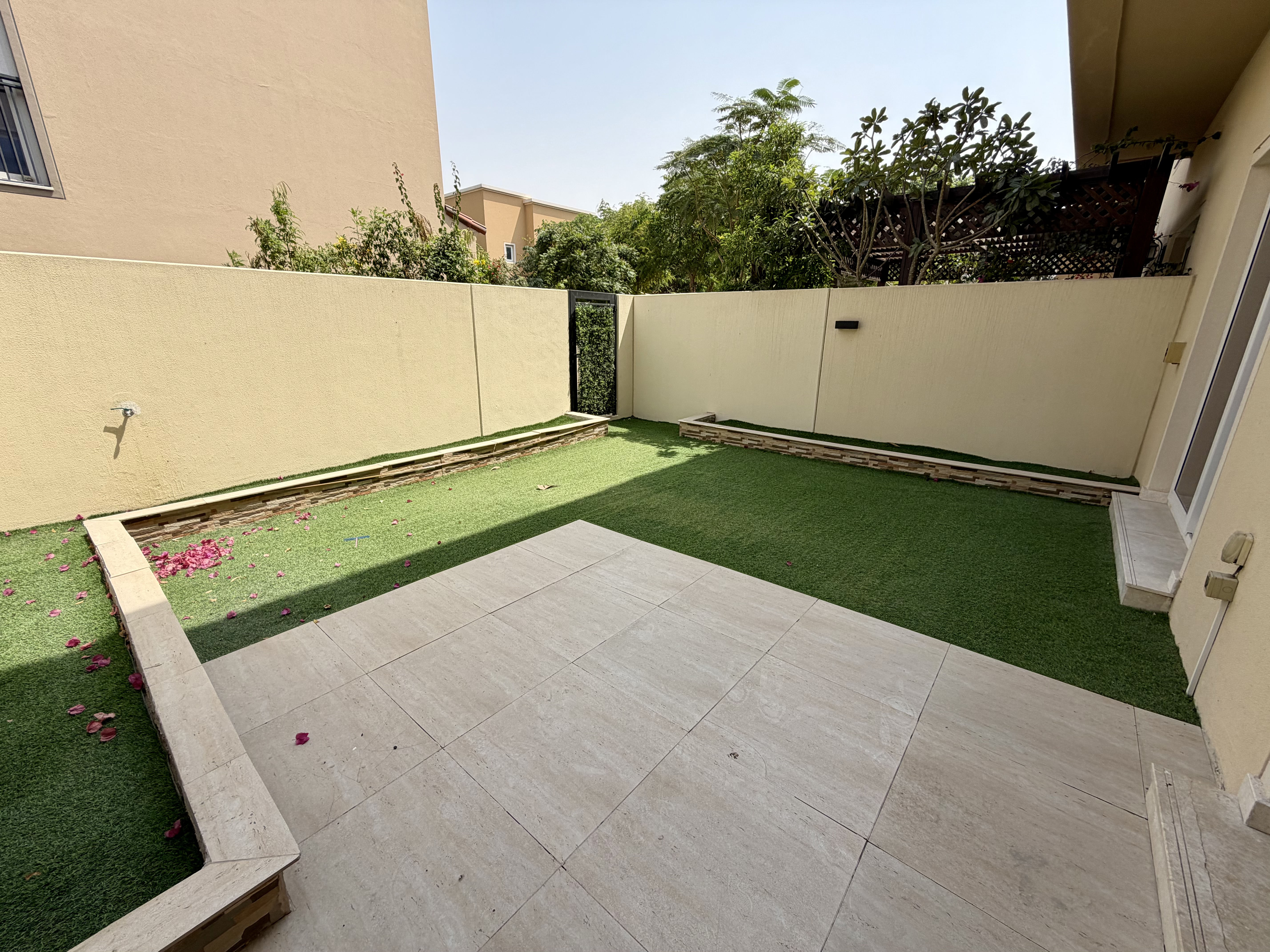 3 Bedrooms Townhouse in Amaranta B