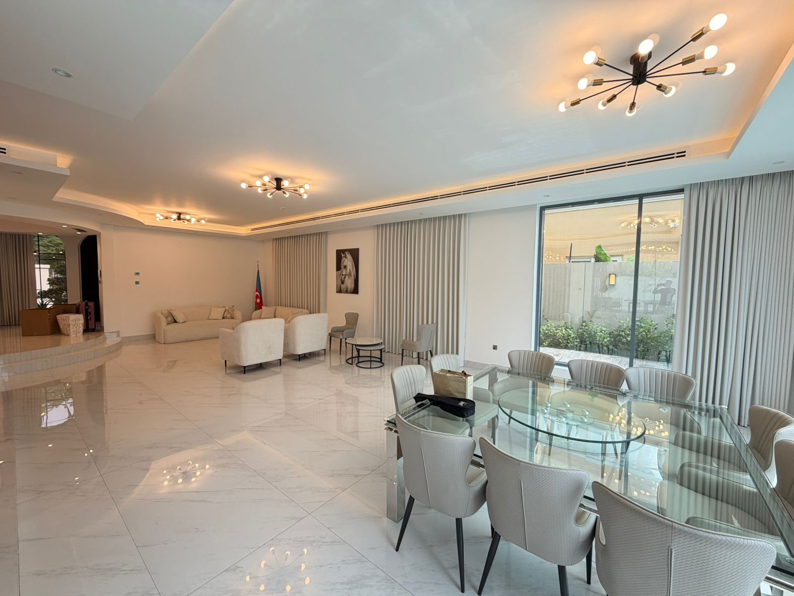 5 Bedrooms Villa in Legacy Large