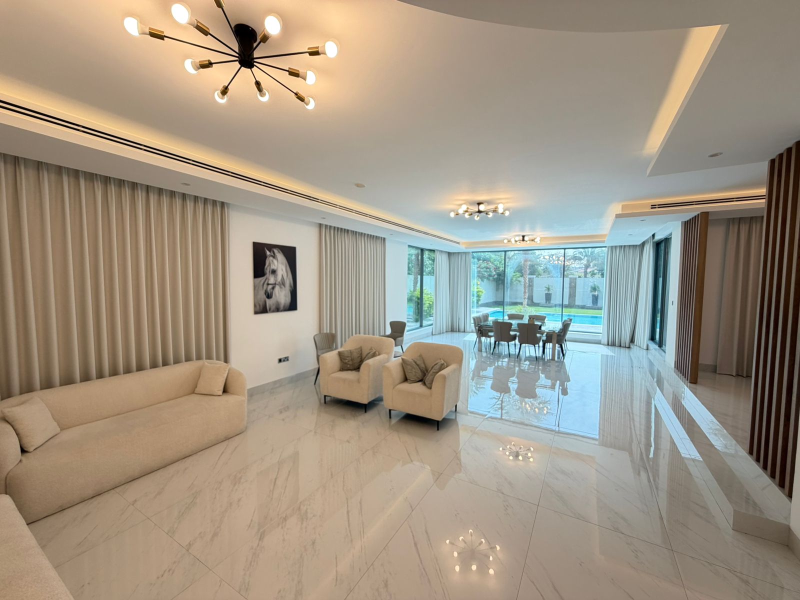 5 Bedrooms Villa in Legacy Large