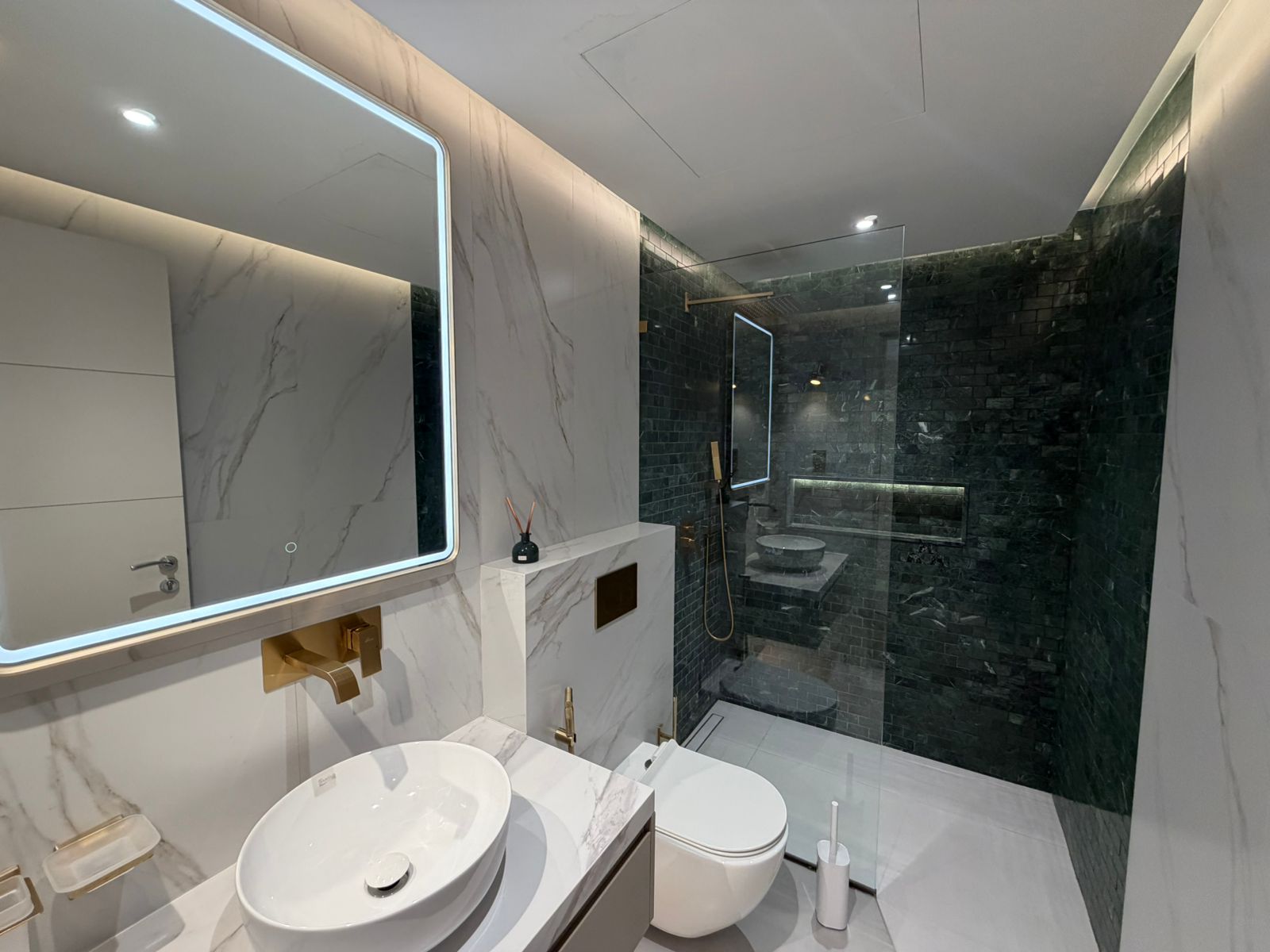 5 Bedrooms Villa in Legacy Large