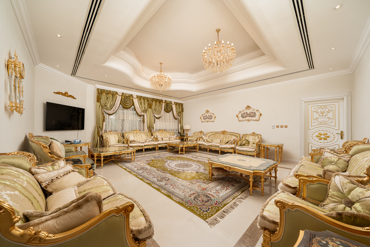 4 Bedrooms Villa in Al Khawaneej 1