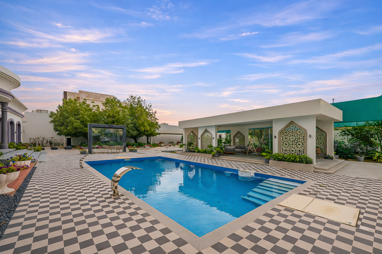 4 Bedrooms Villa in Al Khawaneej 1