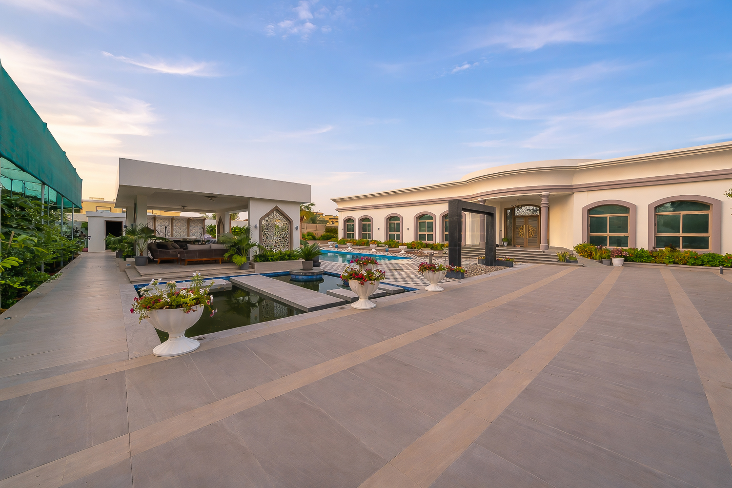 4 Bedrooms Villa in Al Khawaneej 1