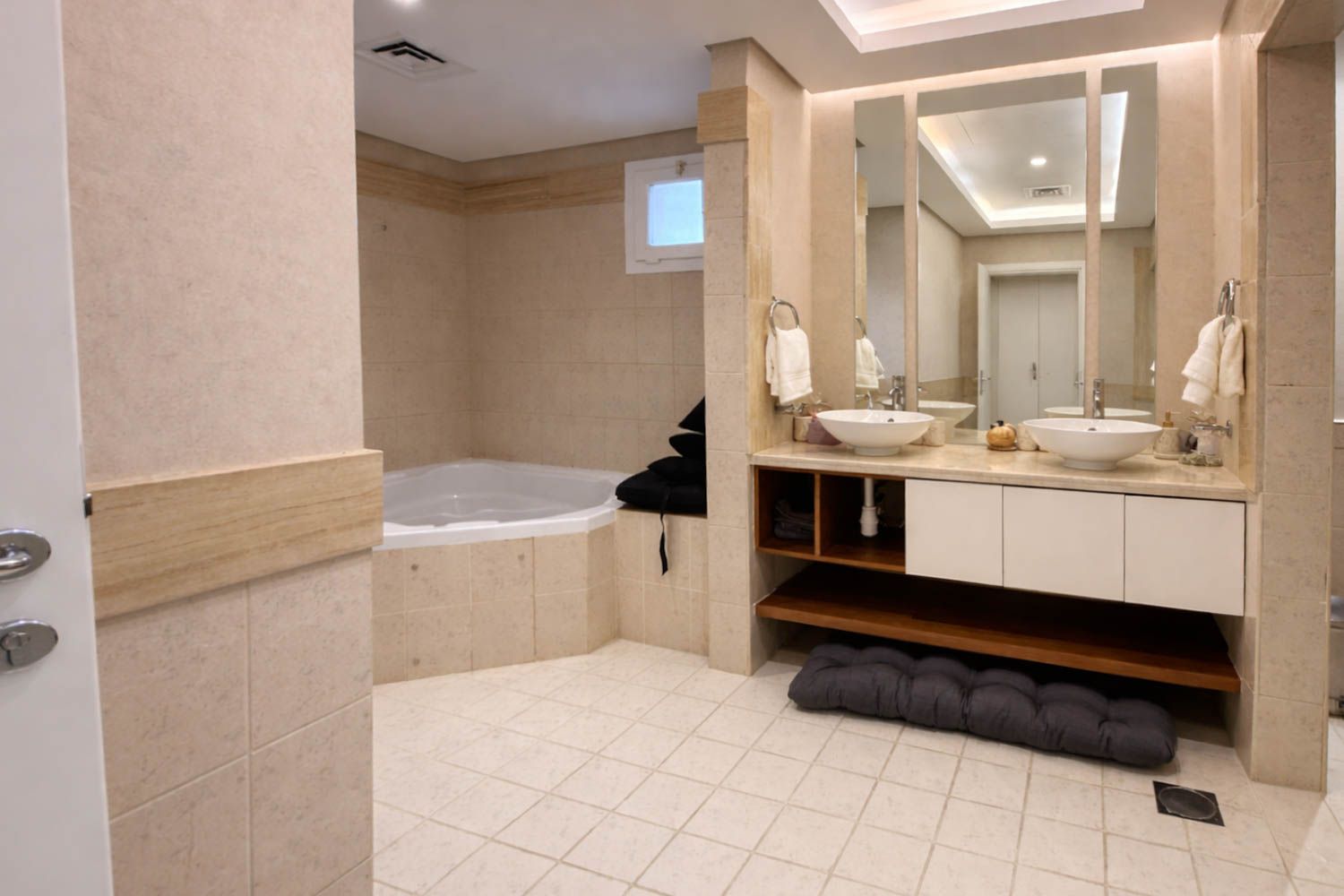 4 Bedrooms Villa in Semmer Villas