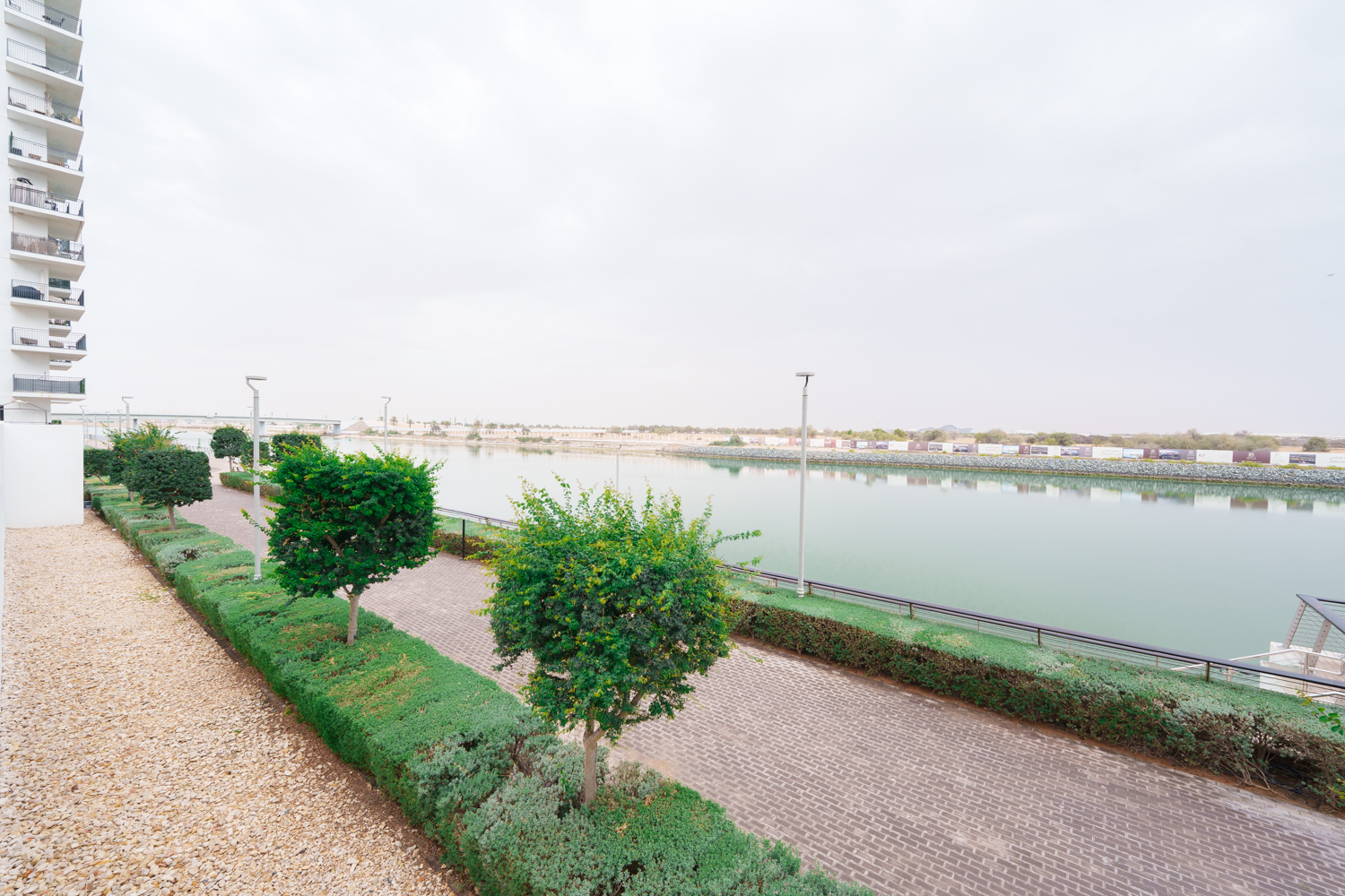 2 Bedrooms Apartment in Waters Edge