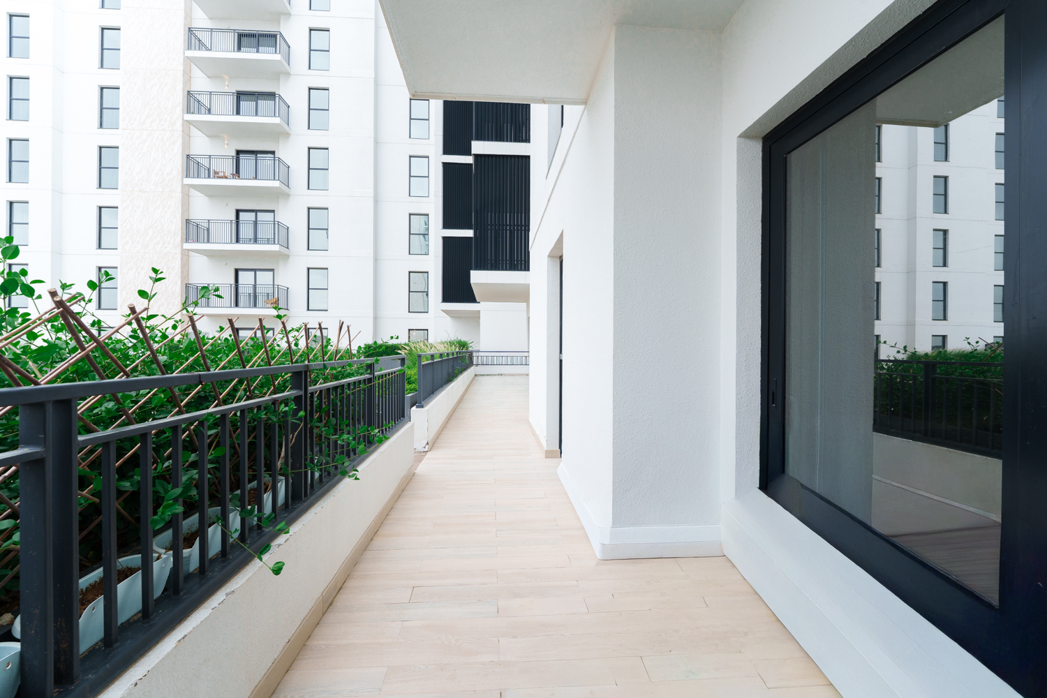 2 Bedrooms Apartment in Waters Edge