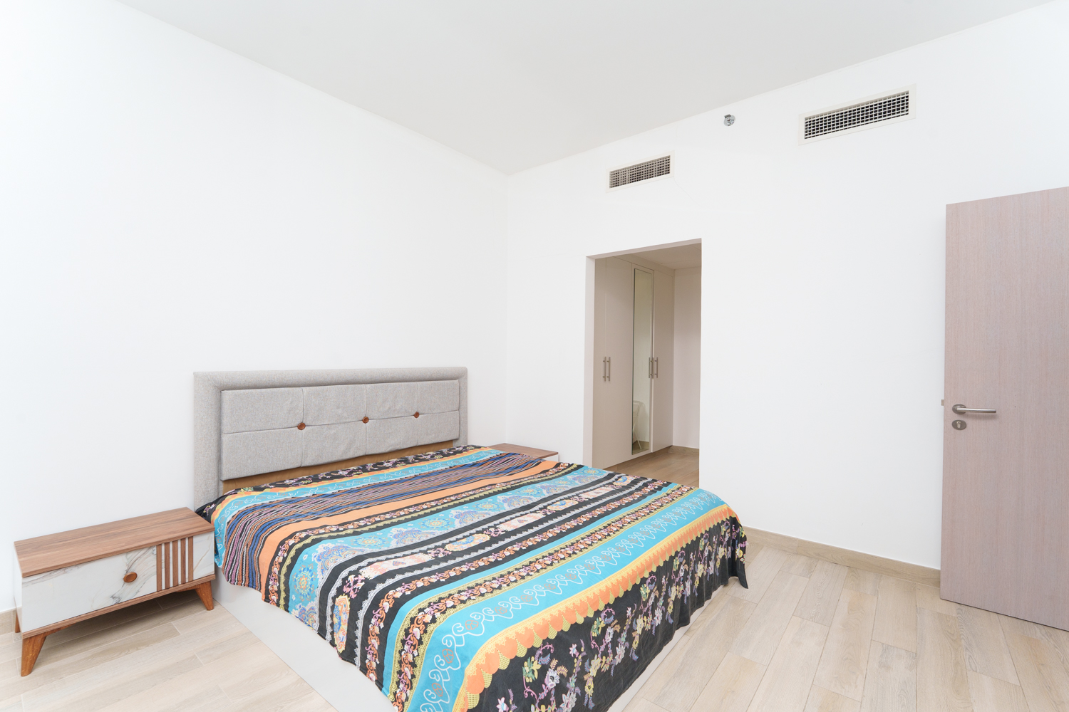 2 Bedrooms Apartment in Waters Edge