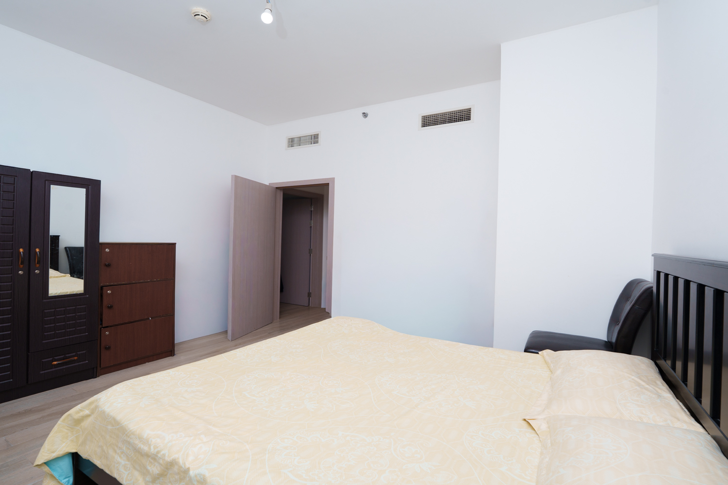 2 Bedrooms Apartment in Waters Edge