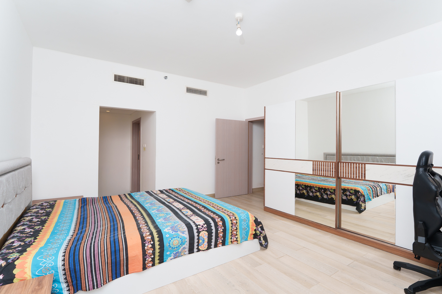 2 Bedrooms Apartment in Waters Edge