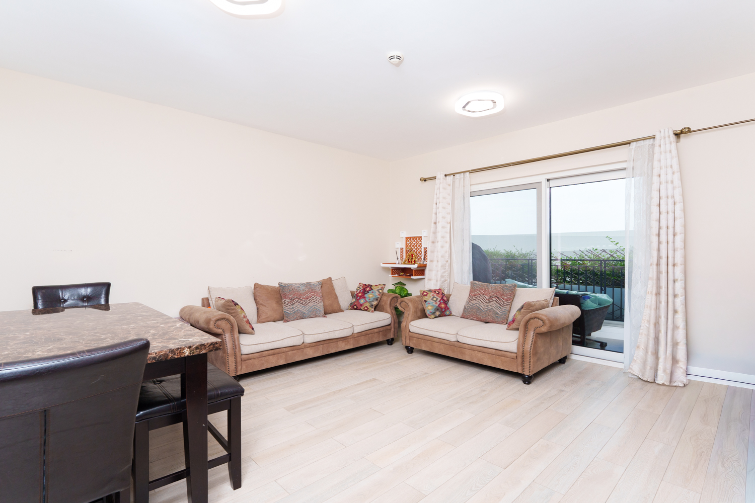 2 Bedrooms Apartment in Waters Edge