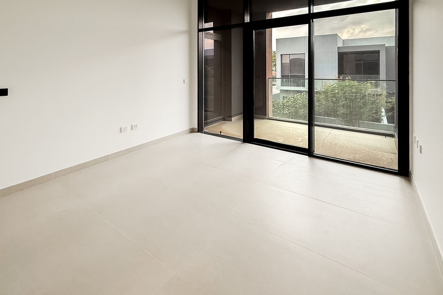 2 Bedrooms Townhouse in Sendian