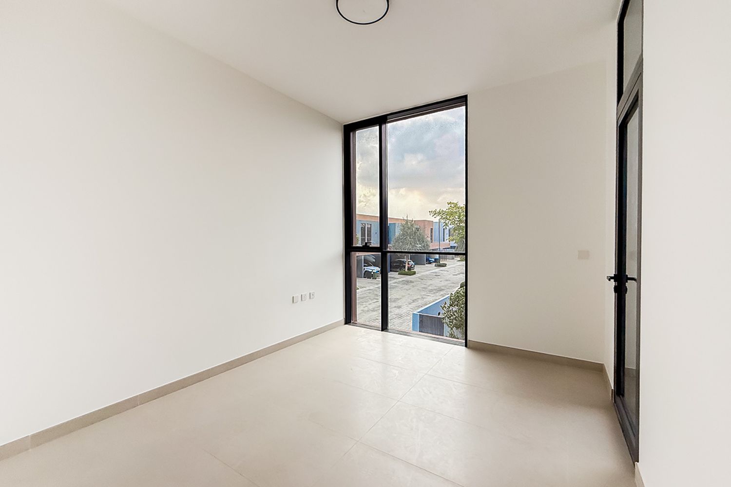 2 Bedrooms Townhouse in Sendian