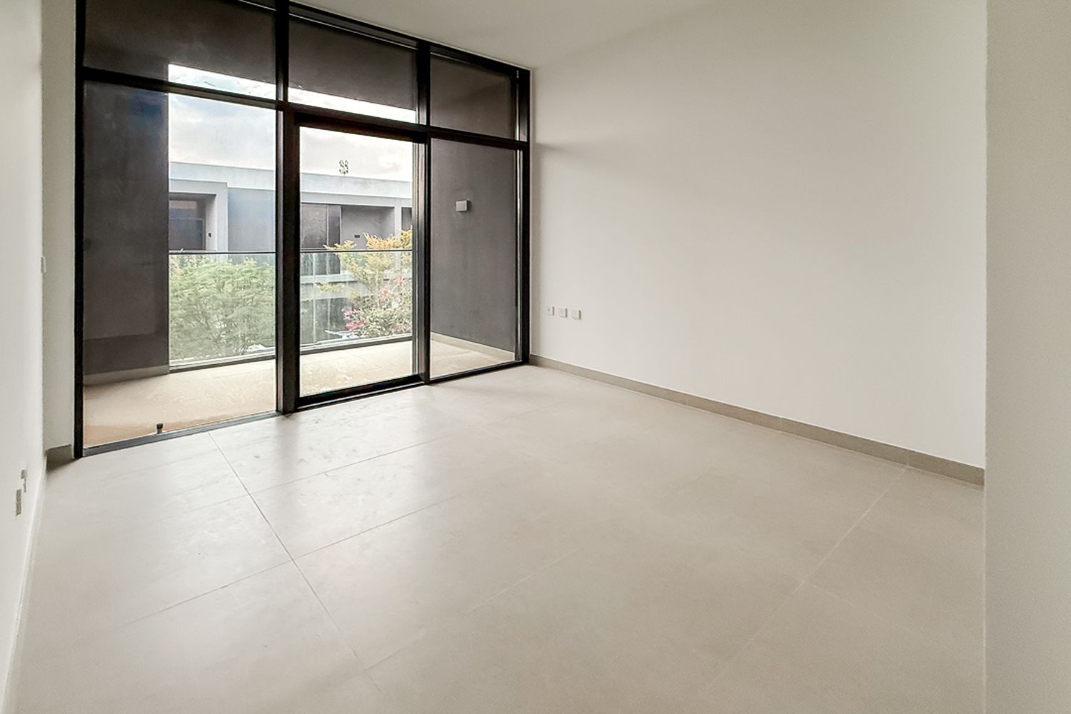 2 Bedrooms Townhouse in Sendian