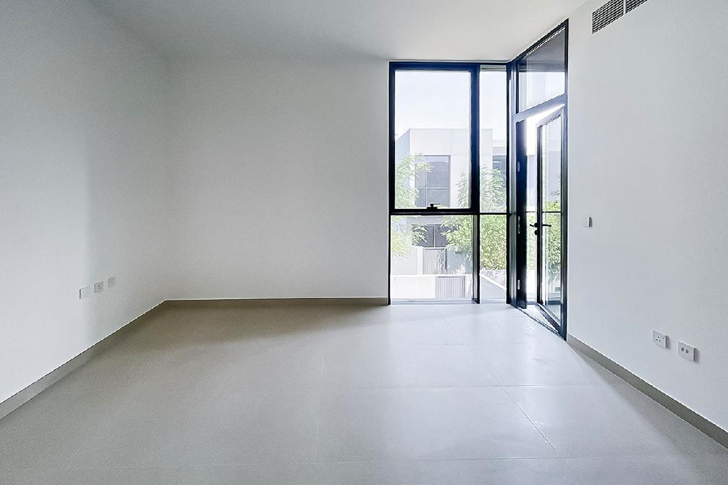 2 Bedrooms Townhouse in Sendian