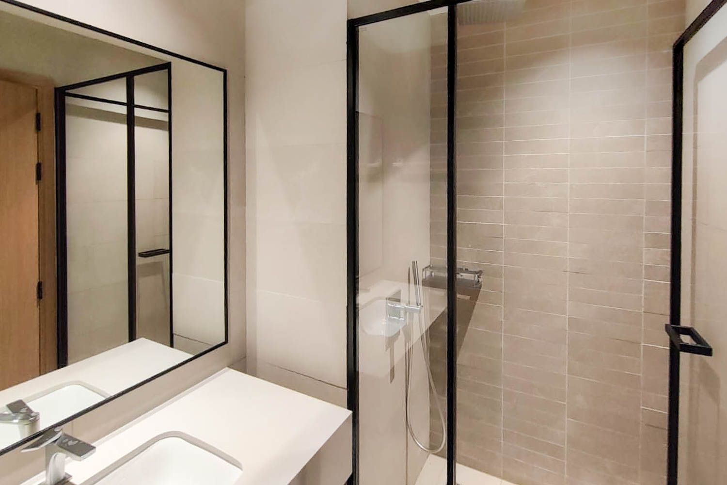 2 Bedrooms Apartment in Aria Gardens A