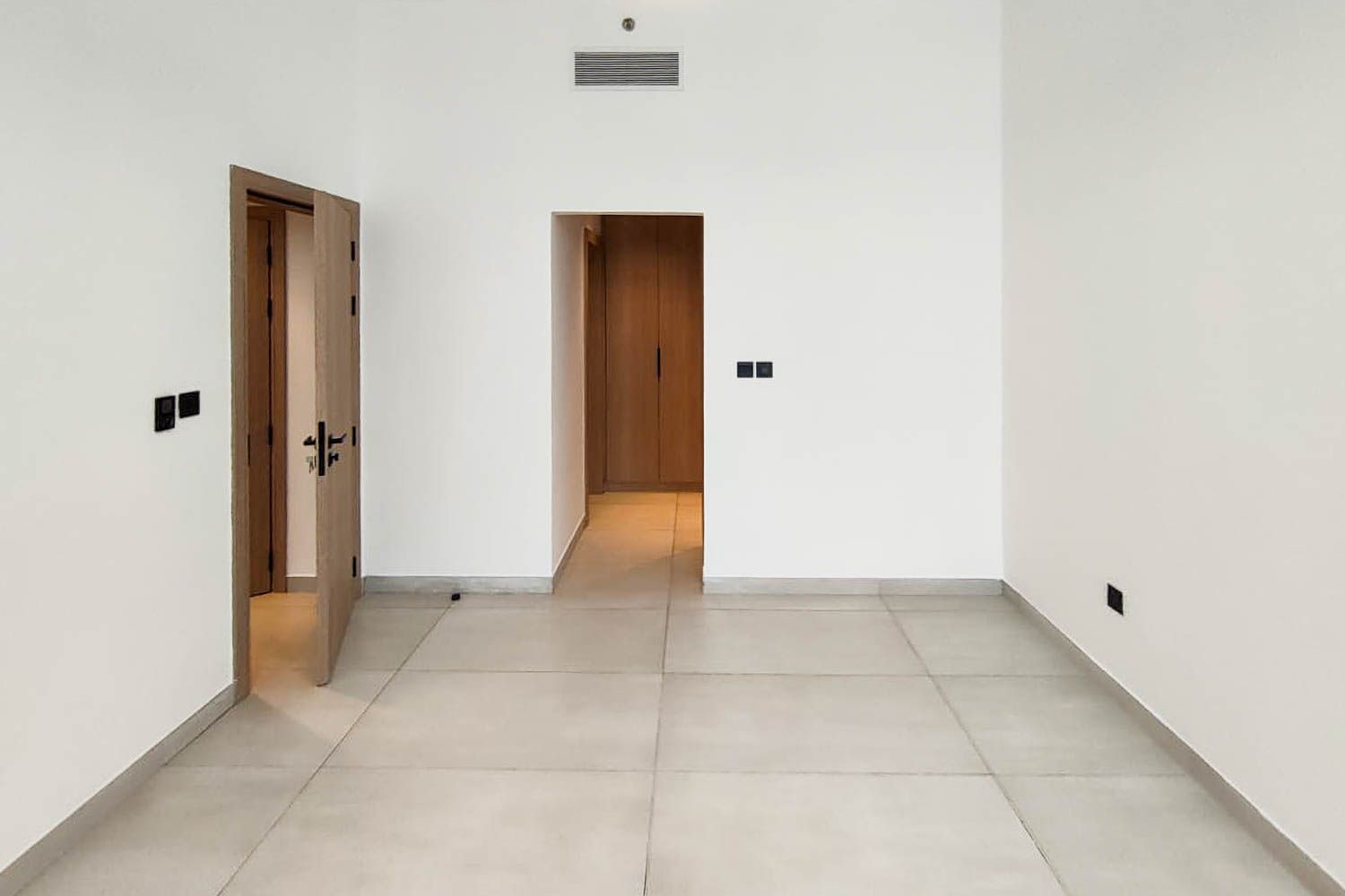 2 Bedrooms Apartment in Aria Gardens A