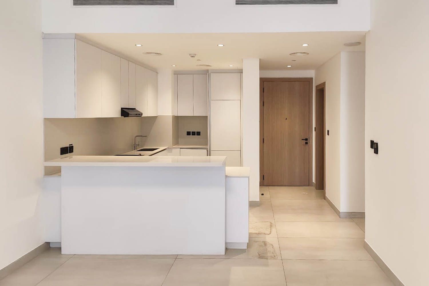 2 Bedrooms Apartment in Aria Gardens A