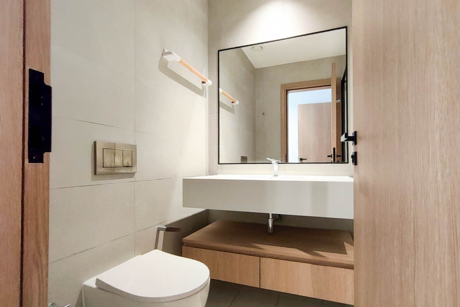 2 Bedrooms Apartment in Aria Gardens A