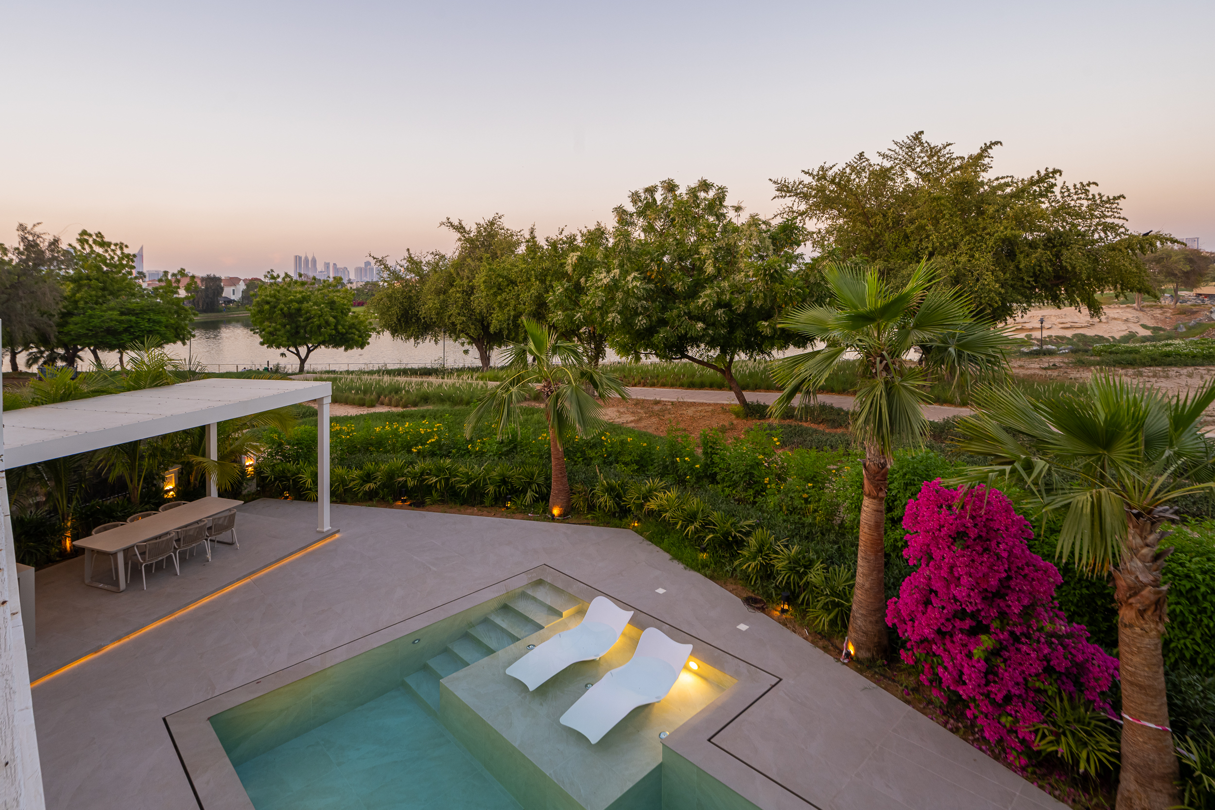 5 Bedrooms Villa in Entertainment Foyer