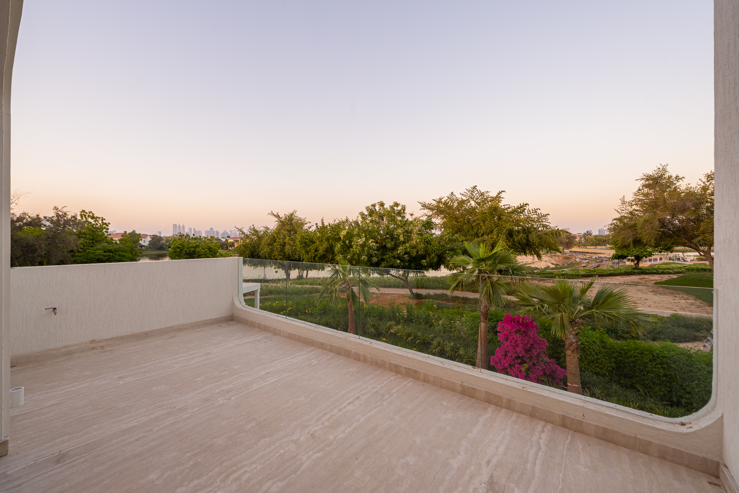 5 Bedrooms Villa in Entertainment Foyer