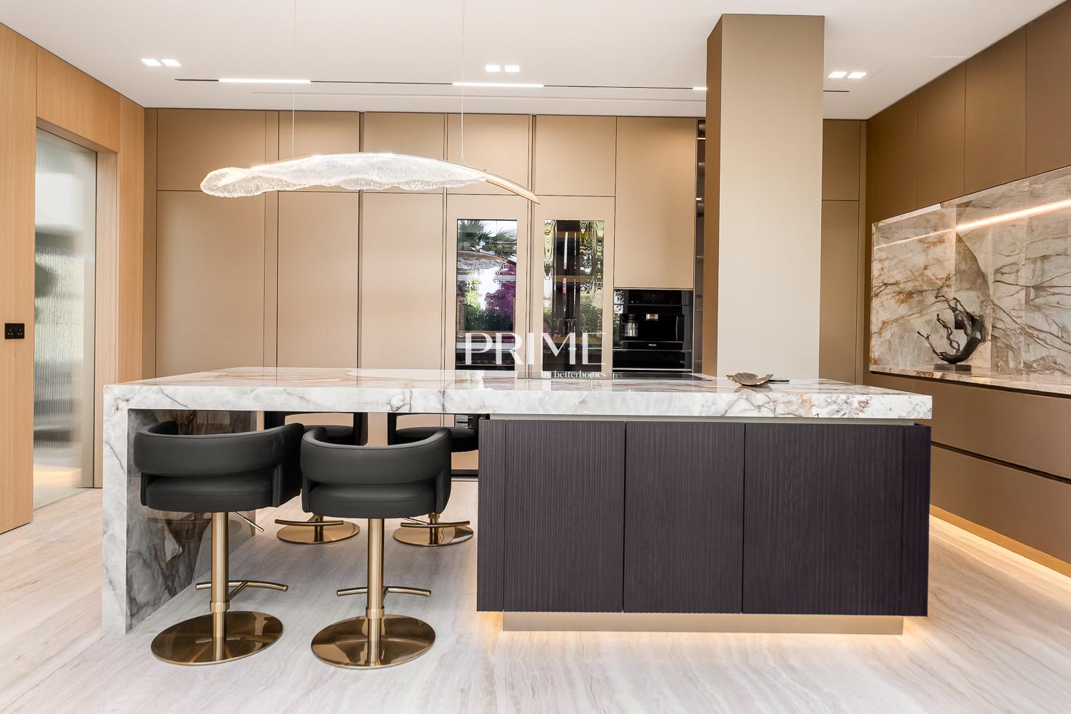5 Bedrooms Villa in Entertainment Foyer