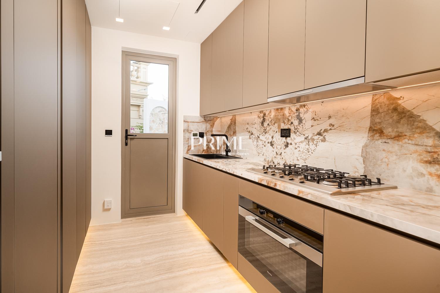 5 Bedrooms Villa in Entertainment Foyer