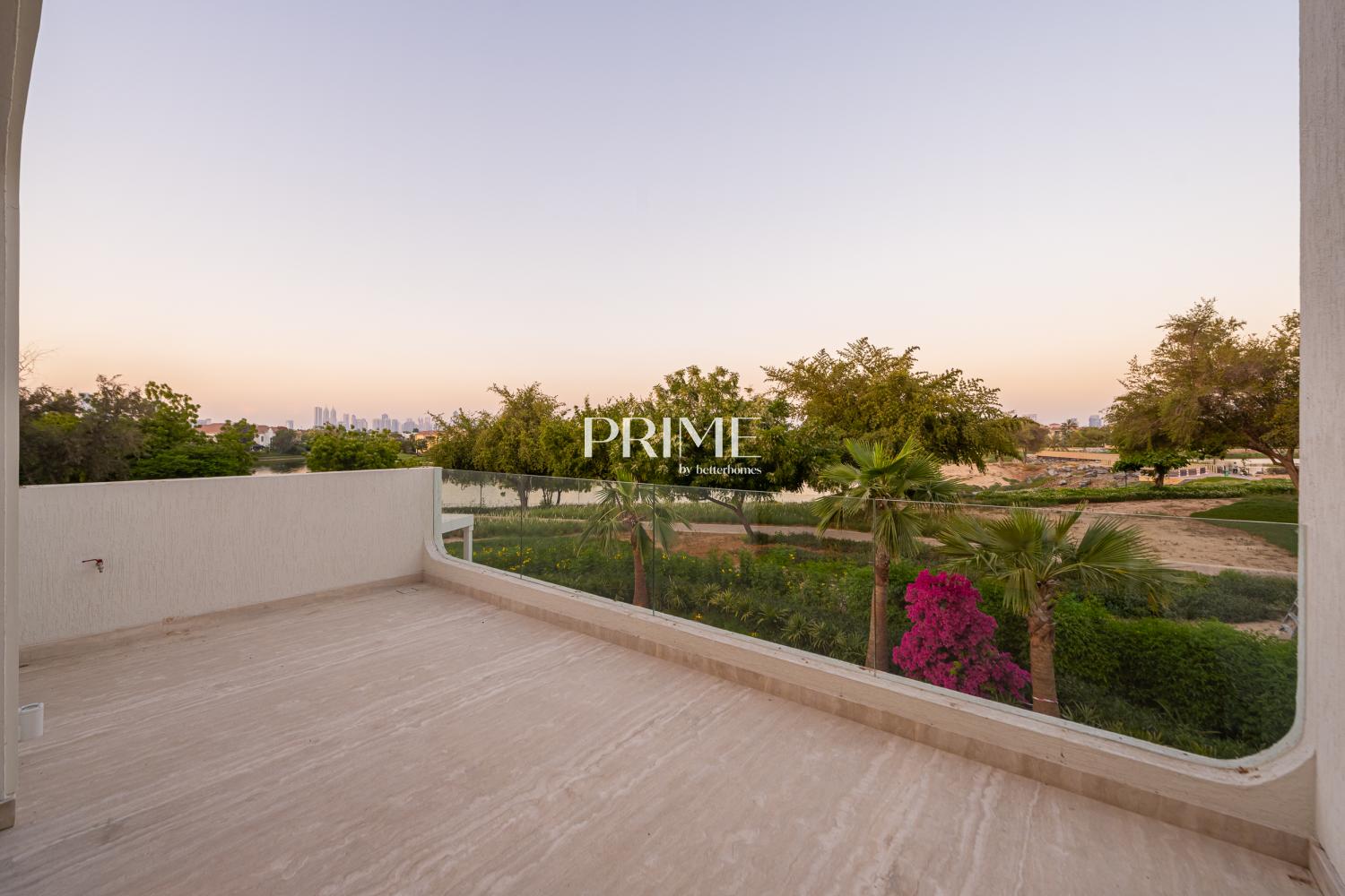 5 Bedrooms Villa in Entertainment Foyer