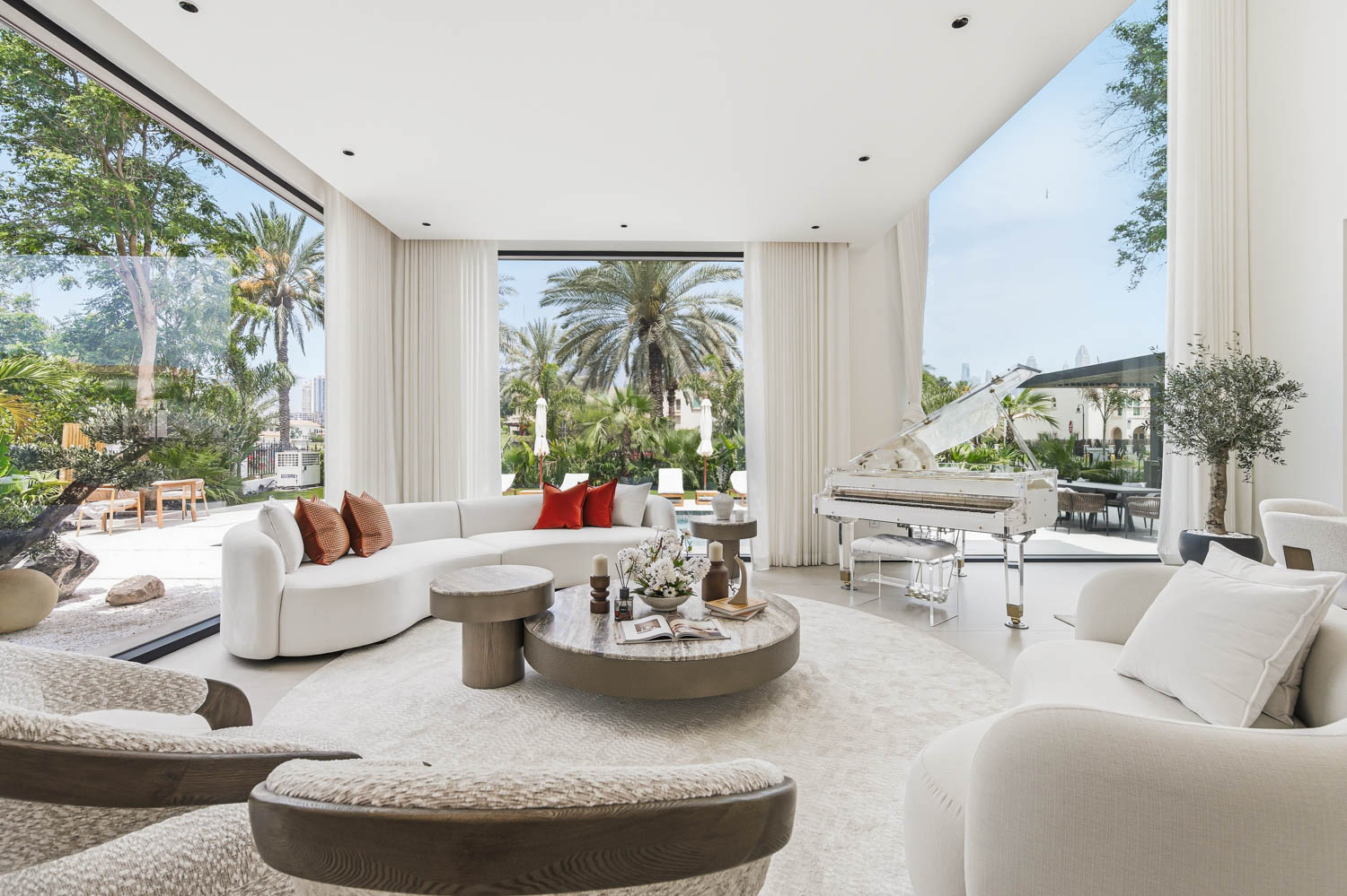 5 Bedrooms Villa in Entertainment Foyer