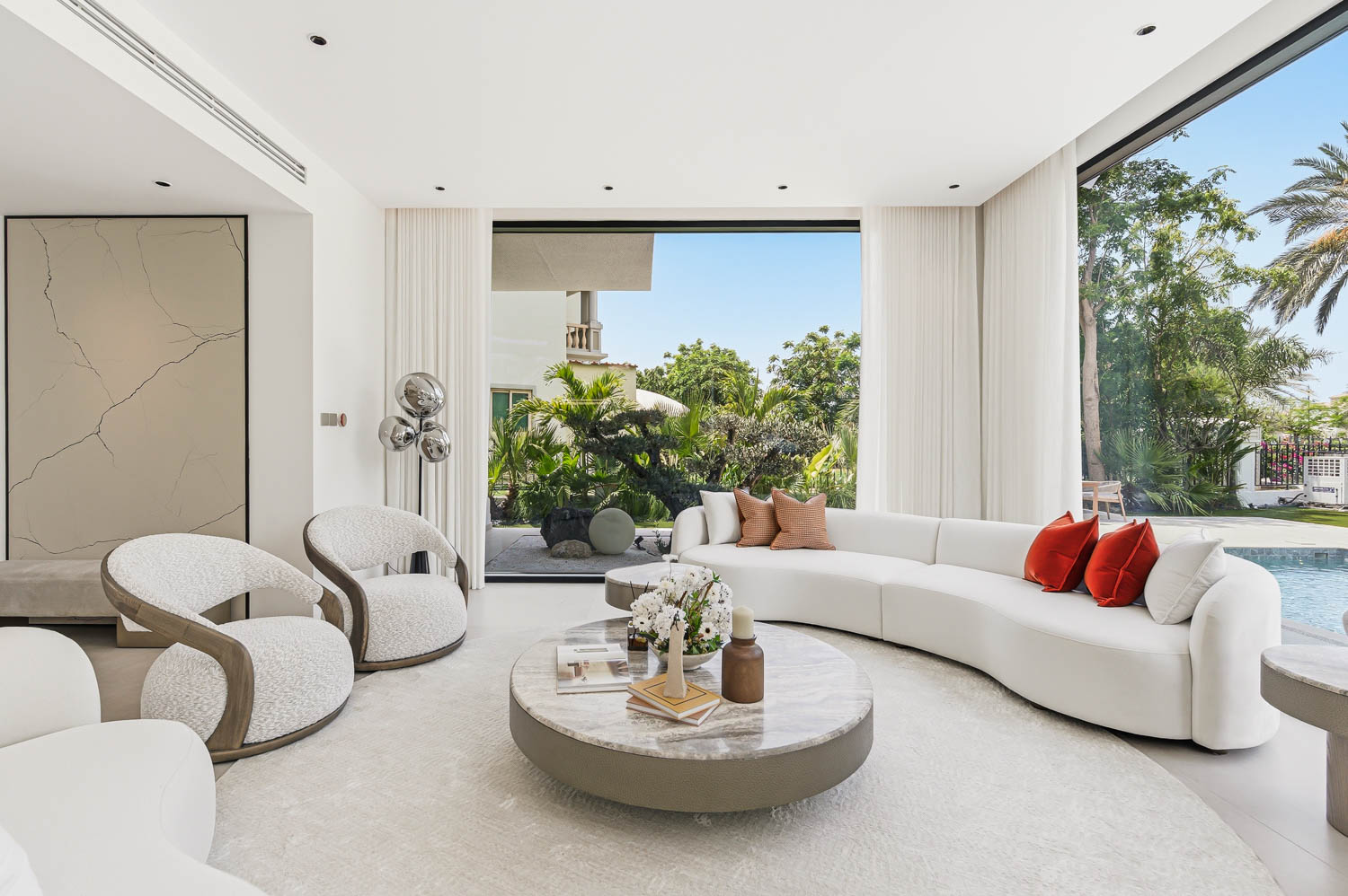 5 Bedrooms Villa in Entertainment Foyer