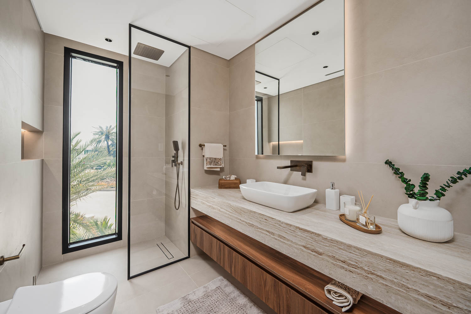 5 Bedrooms Villa in Entertainment Foyer