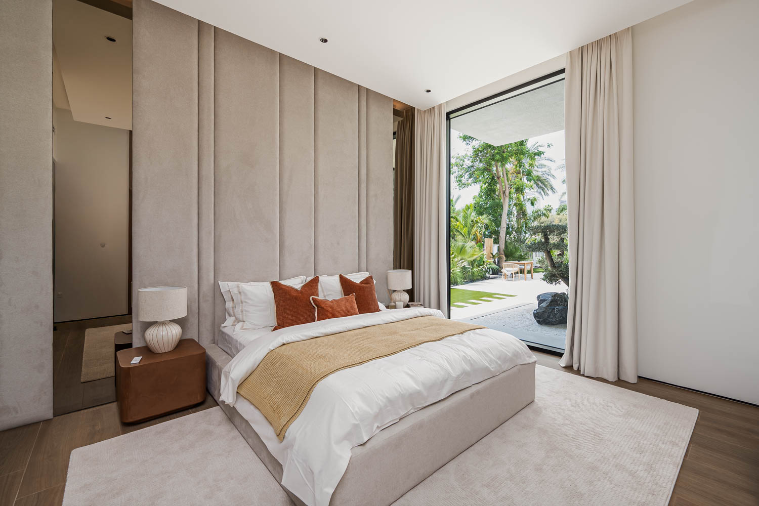 5 Bedrooms Villa in Entertainment Foyer