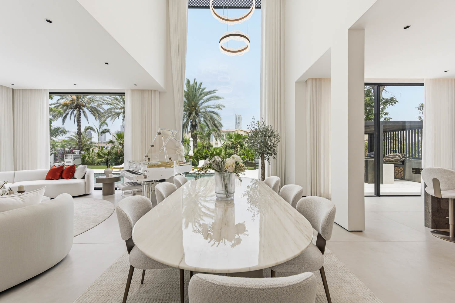 5 Bedrooms Villa in Entertainment Foyer
