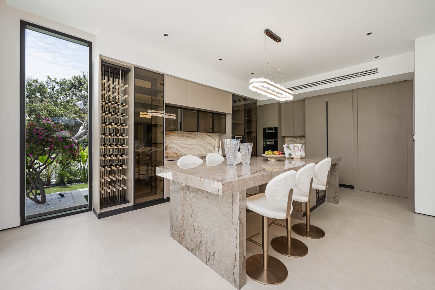 5 Bedrooms Villa in Entertainment Foyer