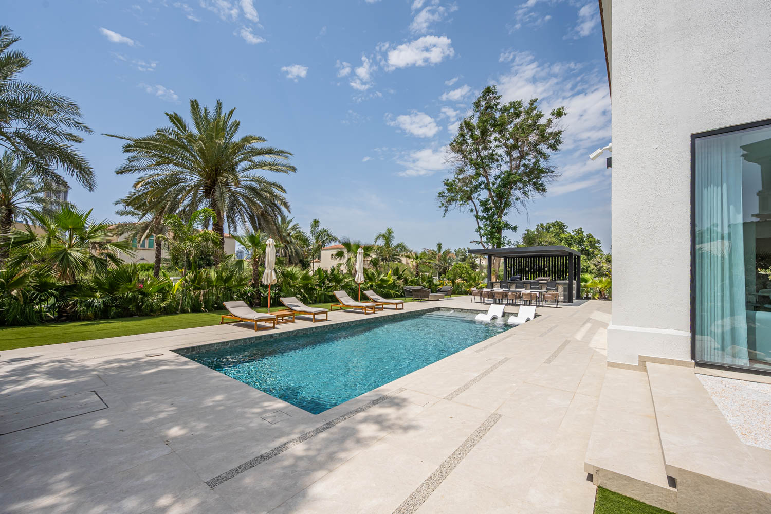 5 Bedrooms Villa in Entertainment Foyer