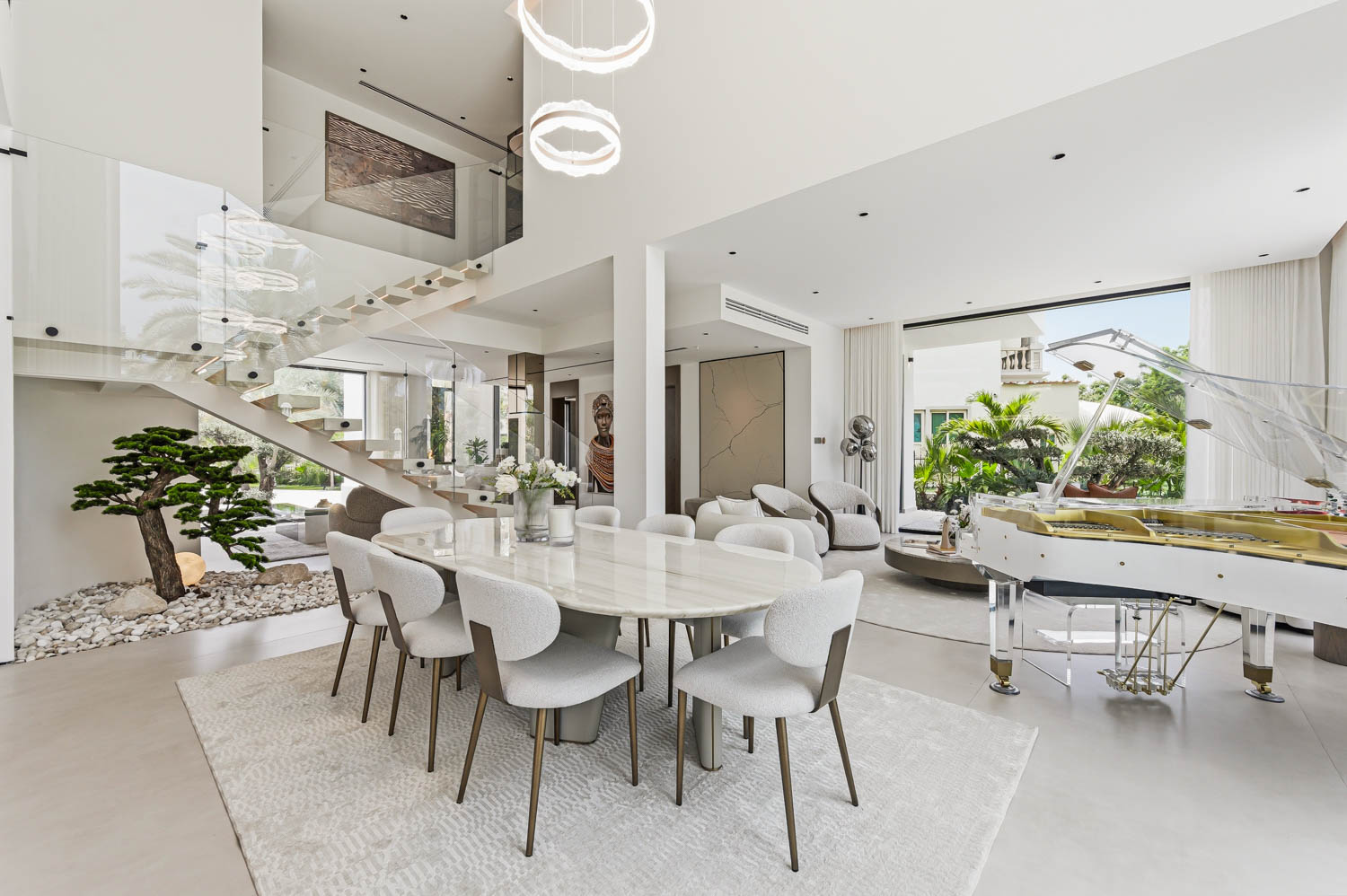 5 Bedrooms Villa in Entertainment Foyer