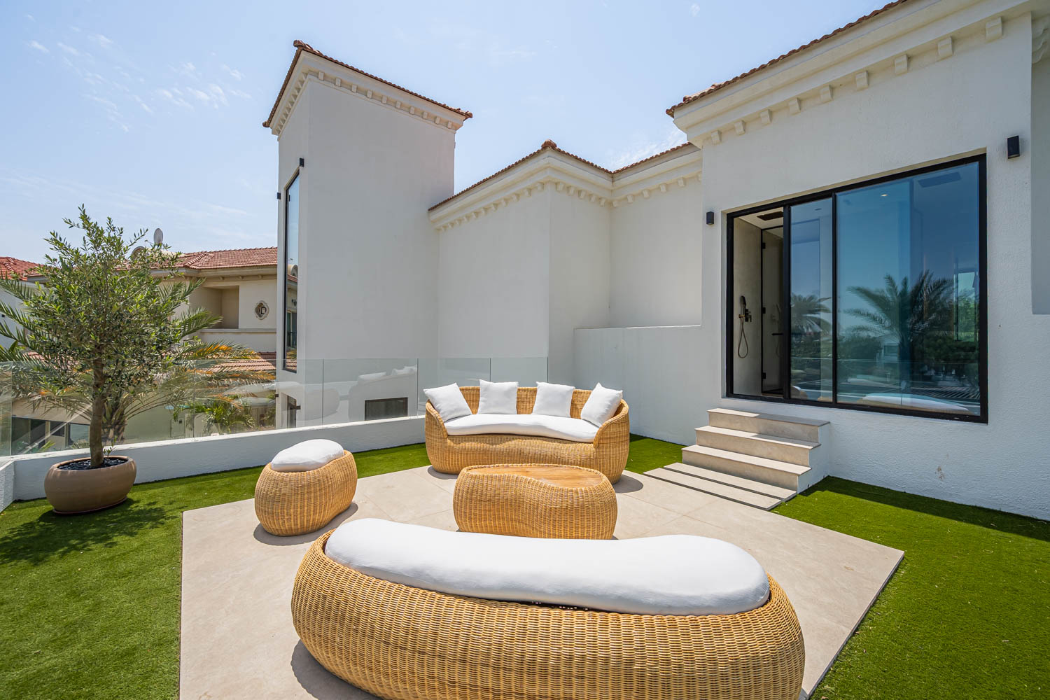 5 Bedrooms Villa in Entertainment Foyer