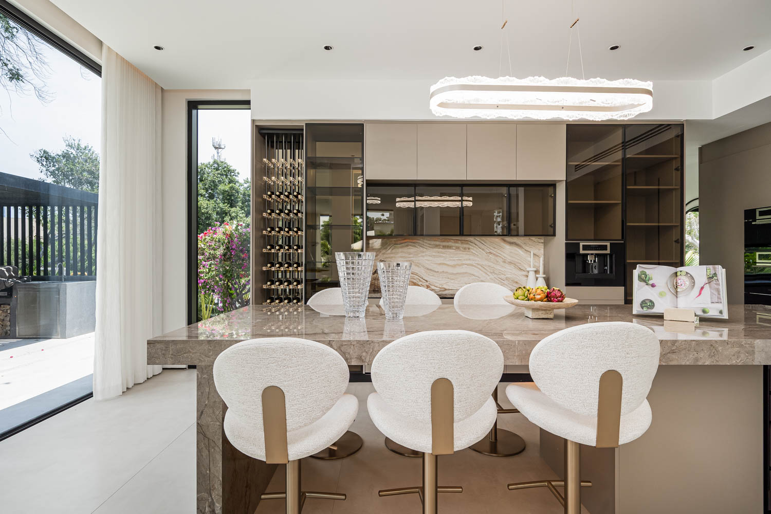 5 Bedrooms Villa in Entertainment Foyer